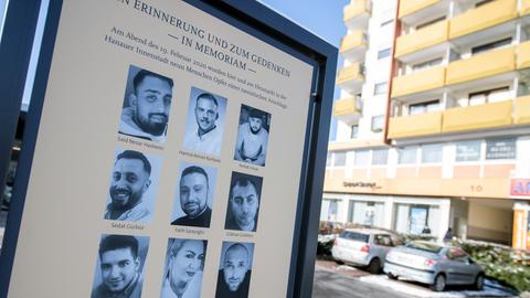 Eine Gedenktafel an einem der Tatorte in Hanau-Kesselstadt