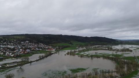 Der überflutete Bach Aula bei Niederaula (Hersfeld-Rotenburg)