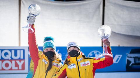 Kim Kalicki und Lisa Buckwitz jubeln 