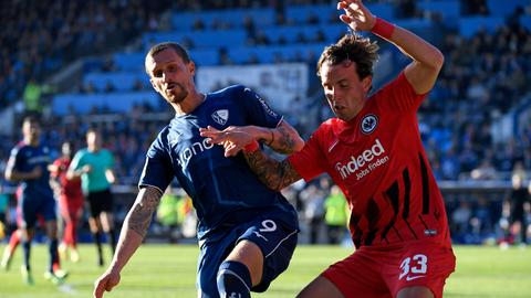  Simon Zoller (VfL Bochum) und Luca Pellegrini (Eintracht Frankfurt)