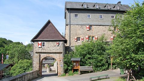 Das Bild zeigt die Burg Hessenstein