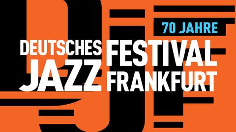 Die Grafik zeigt in weißer Schrift auf orangenem Grund die Aufschrift "Deutsches Jazz Festival Frankfurt". Links oben am Bildrand ist in blauer Schrift auf schwarzem Grund der Text "70 Jahre" zu lesen.