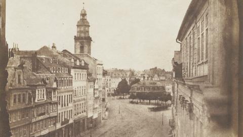 Das älteste Foto von Frankfurt: Blick aus einem Fenster des Hotels "Russischer Hof" auf der Zeil nach Westen zur Hauptwache
