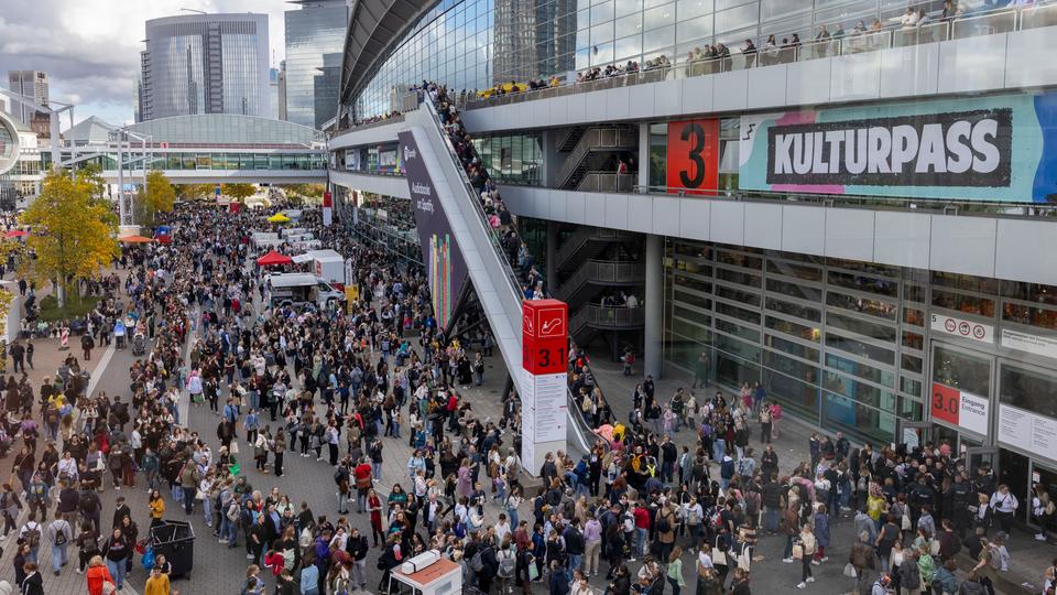 Buchmesse Besucher voll