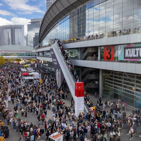 Buchmesse Besucher voll