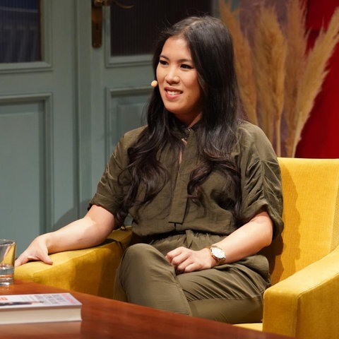 Wissenschaftsjournalistin und Youtuberin Mai Thi Nguyen-Kim auf der ARD-Buchmessenbühne.
