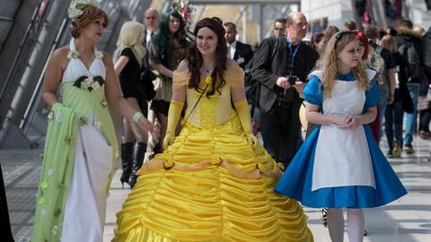 Drei verkleidete Cosplay-Fans auf der Leipziger Buchmesse