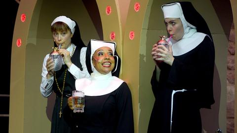 Szene aus "Sister Act" bei den Burgfestspielen Bad Vilbel