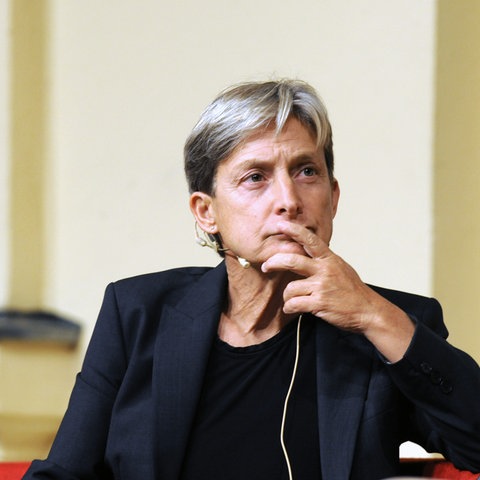 Judith Butler bei einer Podiumsdiskussion im Jüdischen Museum in Berlin im Jahr 2012. 