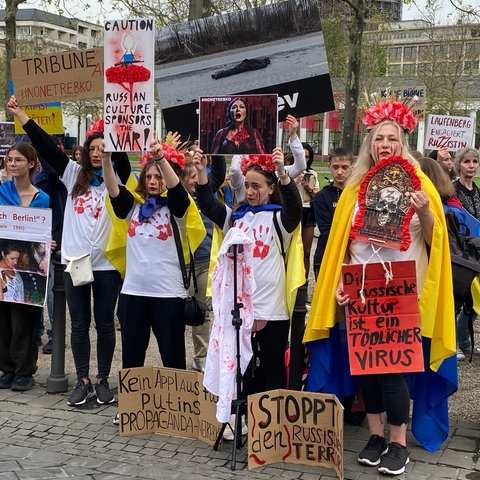 Demo gegen den Auftritt von Anna Netrebko in Wiesbaden
