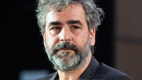 Portrait von Deniz Yücel.