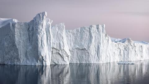 Ein Eisberg im Ozean