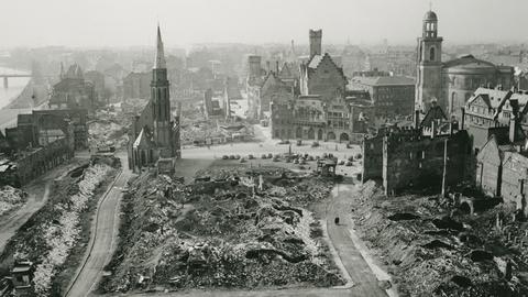 zerstörte Frankfurter Altstadt um 1945