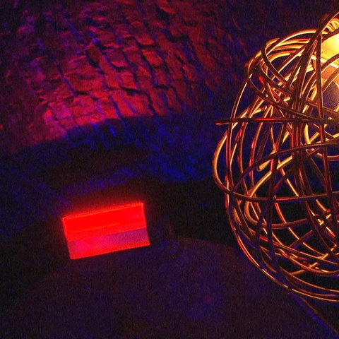 Leuchtkugel im Club