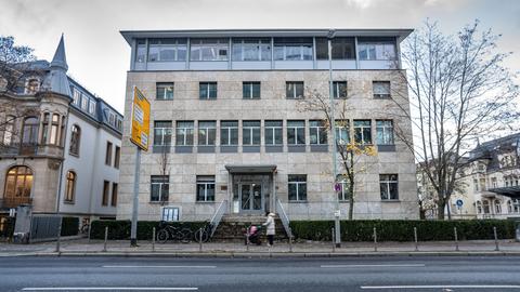Das im Jahr 1951 fertig gestellte Gebäude beherbergt das Institut für Sozialforschung (IfS)