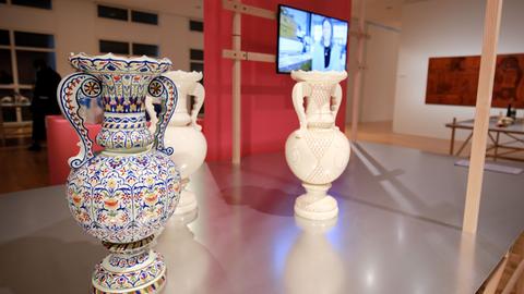 Vasen in der Ausstellung "Mythos Handwerk"