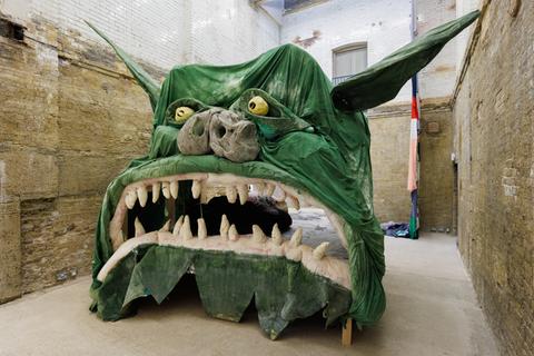 Monster Chetwynd, Installationsansicht