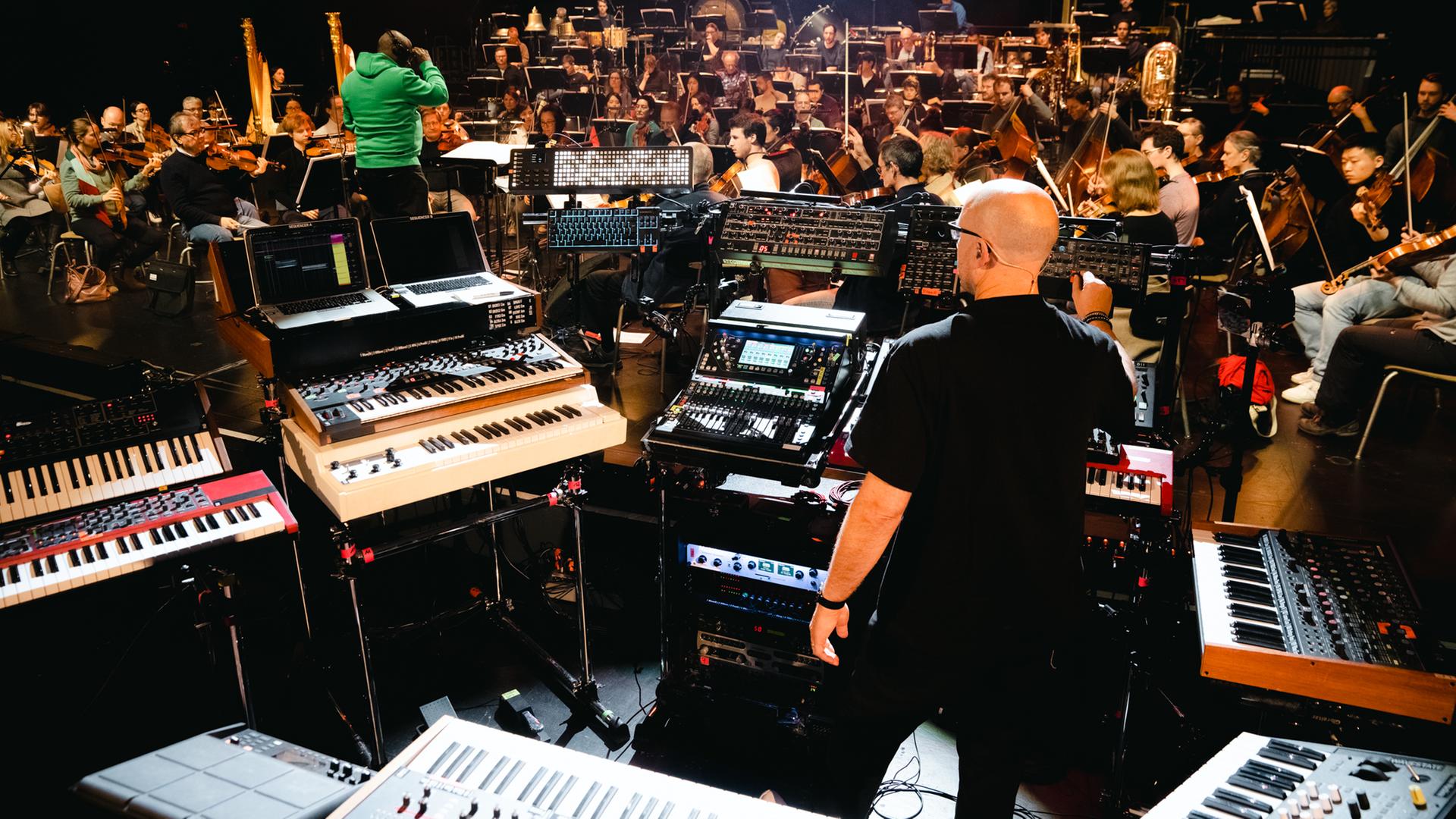 Music Discovery Project ElektroMusiker Schiller lädt zur Weltreise