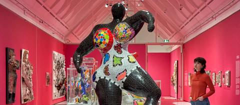 Ausstellungsansicht Niki de Saint Phalle in der Schirn