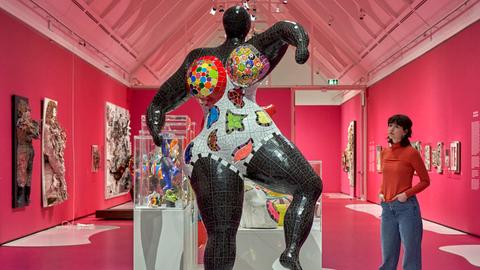 Ausstellungsansicht Niki de Saint Phalle in der Schirn