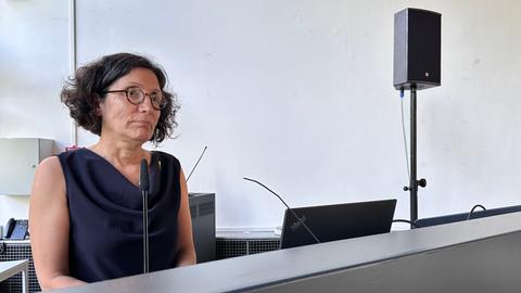 Galit Noga-Banai hält ihre Antrittsvorlesung an der Kunsthochschule Kassel.