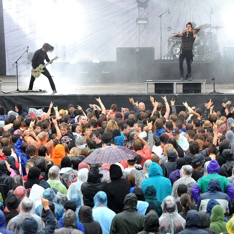 Historisches Foto aus unbeschwerteren Tagen: Papa Roach auf der Open-Flair-Bühne 2010.
