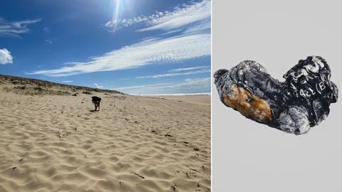 Collage aus Strandszene - Dennis Siering bückt sich, um etwas aus dem Sand aufzuheben, daneben: Synthetic Stone Nor. 87