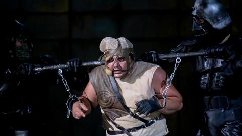 Robert Nikisch als Quasimodo in "Notre Dame" bei den Bad Hersfelder Festspielen 