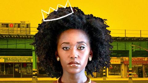 Auf dem Filmplakat ist eine Schwarze Frau in einem roten Kleid und einer goldenen Kette zu sehen. Sie blickt direkt in die Kamera. Der Hintergrund ist gelb. Darauf die Aufschrift: Queen of Glory.