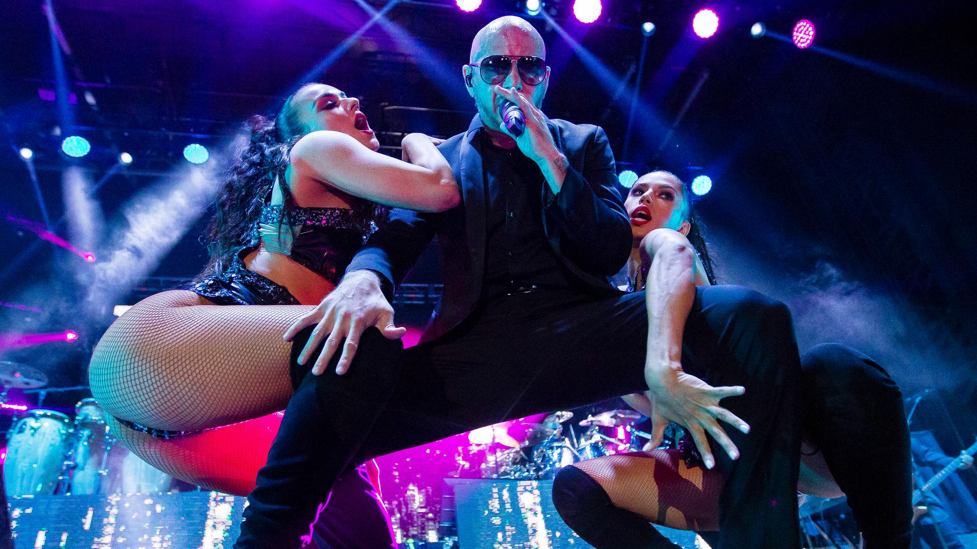 -Klimaanlage-nicht-eingeschaltet-Rapper-Pitbull-schimpft-bei-Konzert-in-Festhalle-Frankfurt