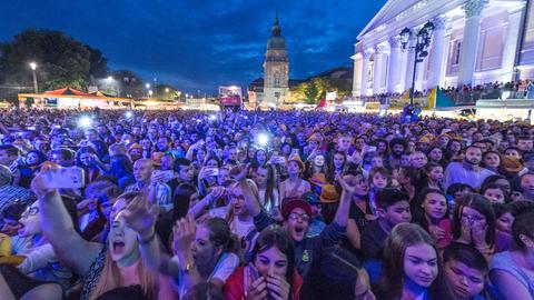 Schlossgrabenfest Darmstadt: Menschenmassen im Zentrum der Stadt