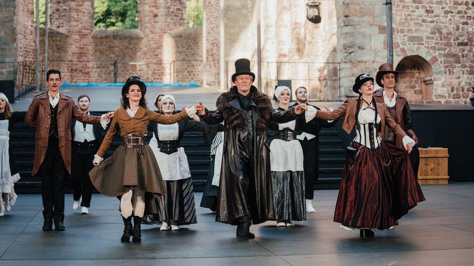 Das-m-ssen-Sie-zu-Beginn-der-Bad-Hersfelder-Theater-Festspiele-wissen