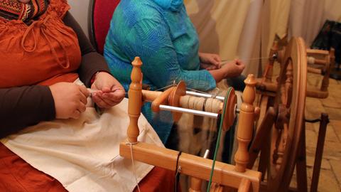 Frauen spinnen, Handwerk