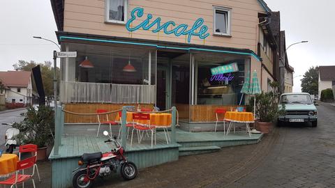 Ein Ladenlokal in Ulrichstein wurde für Dreharbeiten in ein Eiscafé verwandelt. 