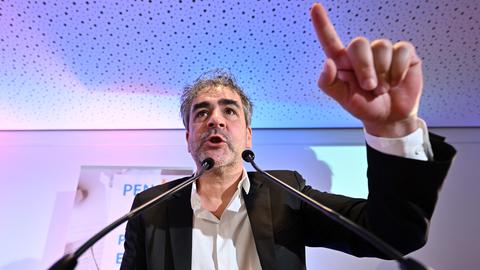 Deniz Yücel auf der Mitgliederversammlung des PEN Zentrums in Gotha