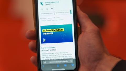 Die Startseite des neuen Sicherheitsportals für Hessen auf einem Smartphonedisplay.