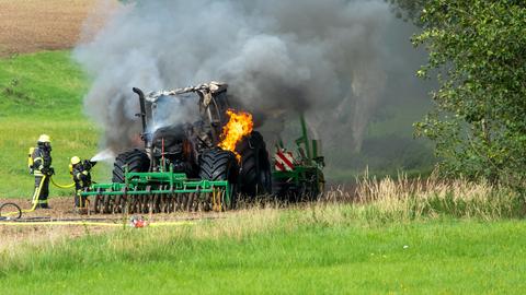 Brennender Traktor in Frischborn