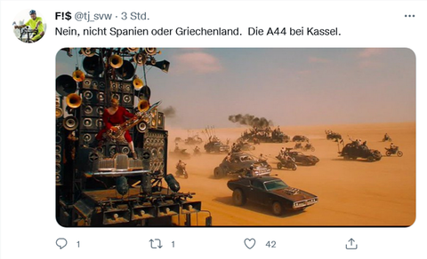Twitter-Foto A44 bei Kassel, darauf Szene aus Film Mad Max