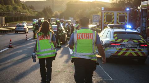 Bei dem Unfall auf der A3 ist eine 18-Jährige gestorben.