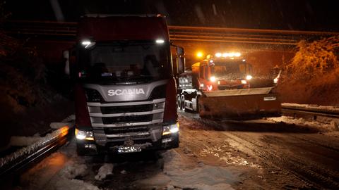 Lkw Schnee A44