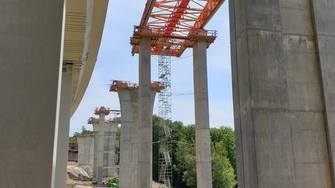 Brückenpfeiler im Bau