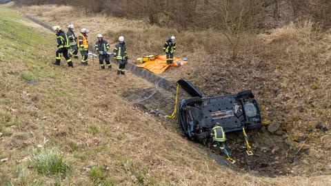 AUTO IM CRABS, DANENBENFEUERWEHRKRÄFTE