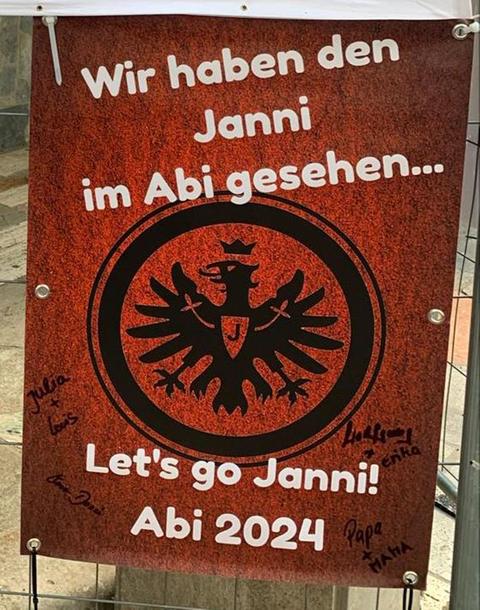 Abiturient Janni ist wohl Eintracht-Fan. 