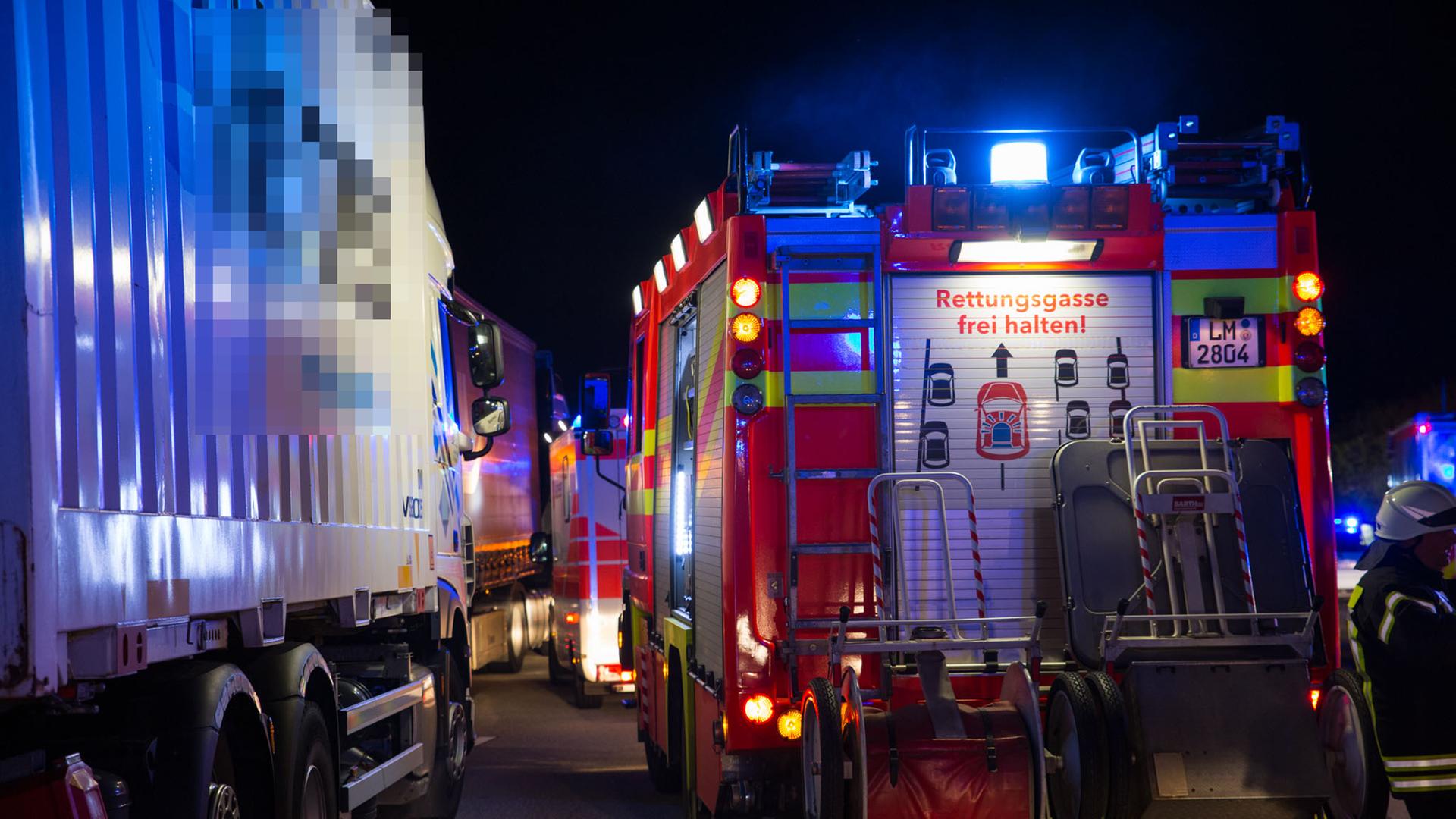 Feuerwehr und Rettungskräfte kamen schwer zur Unfallstelle. Bild © wiesbaden112.de
