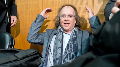 Ardi Goldman ohne Hut, auf der Anklagebank des Landgerichts Frankfurt (Archivfoto)