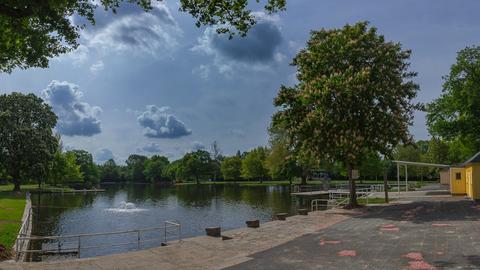 Das Natur-Freibad "Arheilger Mühlchen" am Stadtrand von Darmstadt