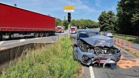 Auffahrunfall mit einem Lkw und einem Pkw nach Ampelausfall zwischen Langen und Offenthal.