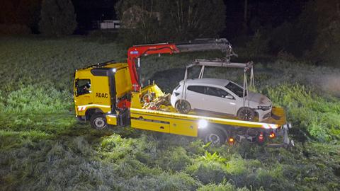 Auto auf Abschleppwagen