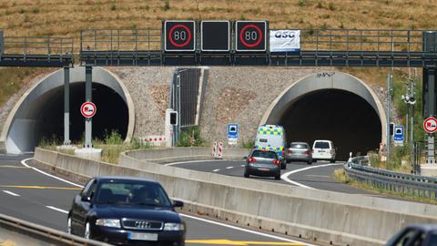 Autobahntunnel mit zwei Röhren