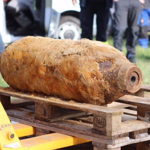 Eine der drei Bomben, die am Freitag in Babenhausen entschärft wurden.